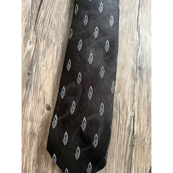 Black Mens Tie Widgets White Leaf Like Design Poly/Silk Blend - Picture 1 of 4